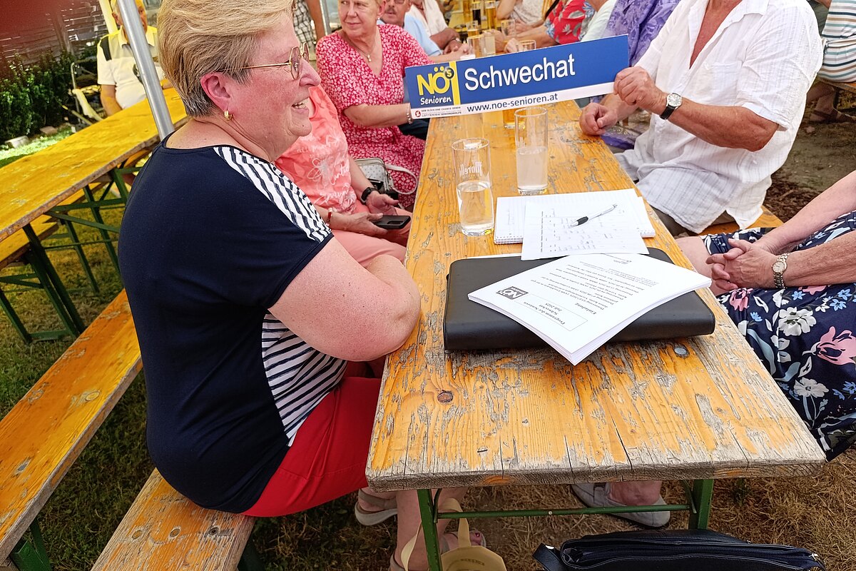 Eis schlecken in der goldenen Kette